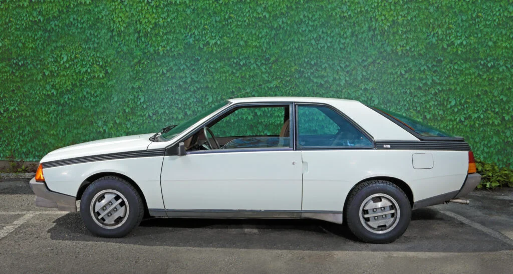 O nouă mașină a familiei Ceaușescu este scoasă la licitație. Cine a condus-o și cu ce prilej a fost făcută cadou