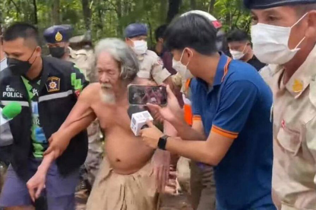Liderul acestui cult thailandez care mănâncă fecale a fost arestat, după ce poliția a găsit aproape o duzină de cadavre în complexul său