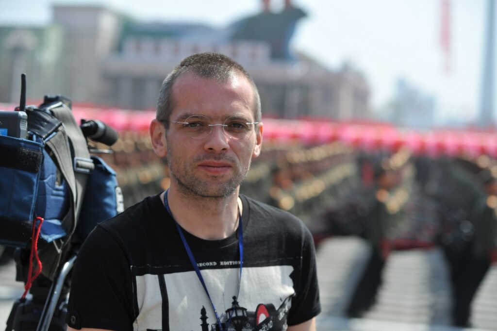 Jurnalistul Adelin Petrișor și-a dat demisia de la Euronews după doar trei luni: ”Motivele nu-s dramatice, dar mă privesc doar pe mine și pe cei din conducerea stației”
