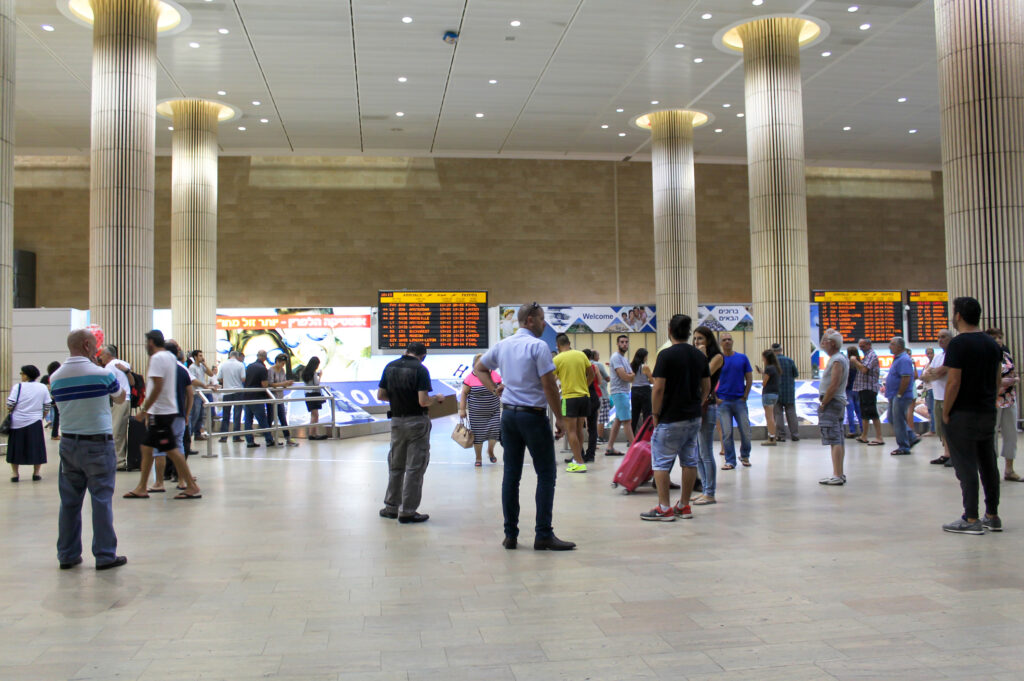 Peste 300 de zboruri au avut întârzieri mai mari de o oră pe Aeroportul Henri Coandă, în ultima săptămână
