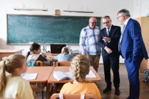 Școala a început cu stângul în București. Sorin Cîmpeanu a fost în control după a ce a primit reclamații de la un părinte