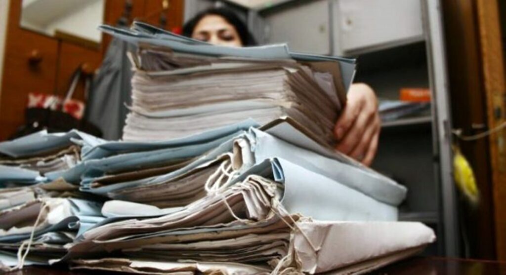 Se reduce perioada de arhivare a dosarelor personale ale angajaților. Vor fi arhivate numai cinci ani