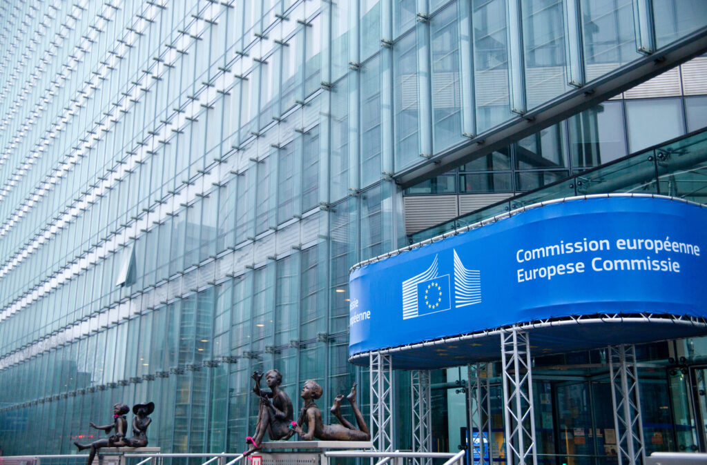 Comisia Europeană decide măsuri mai stricte pentru protejarea consumatorilor: „Normele de protecţie trebuie să fie adecvate pentru era digitală”
