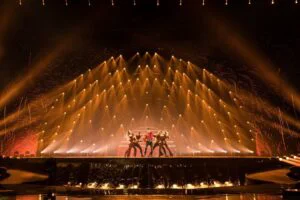 Eurovision zice că nu vrea politică, dar dă liber la steaguri palestiniene și LGBT