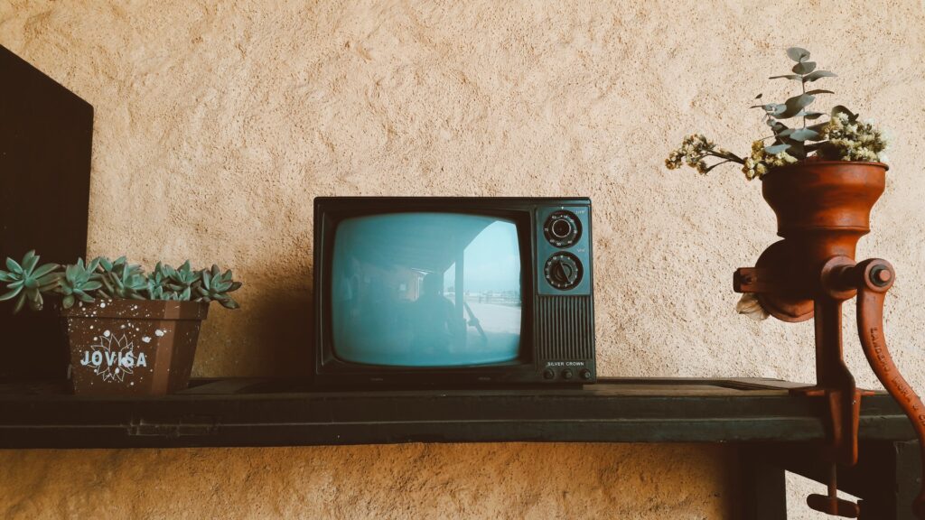 Cum s-a schimbat, de-a lungul anilor, felul în care ne uităm la TV