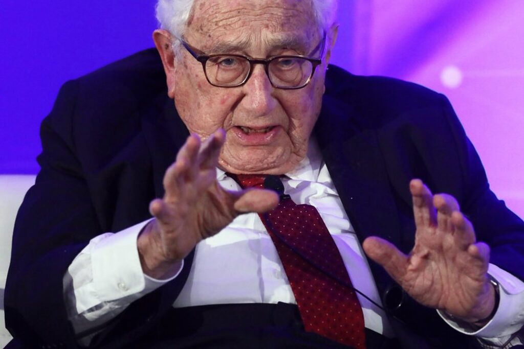 Kissinger consideră că avem o penurie globală de conducători