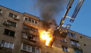 O româncă a fost ucisă și incendiată de iubitul ei în Anglia. Poliția îl caută de trei zile