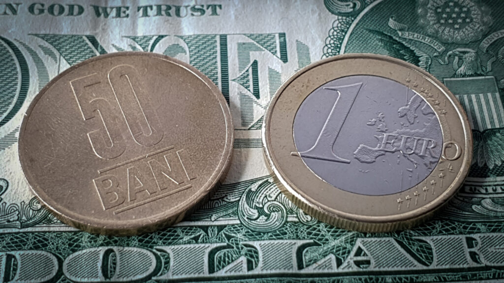 Euro s-a prăbușit din nou. BNR anunță cel mai scăzut nivel al monedei euro. Dolarul, la cel mai mare nivel din ultimele două decenii