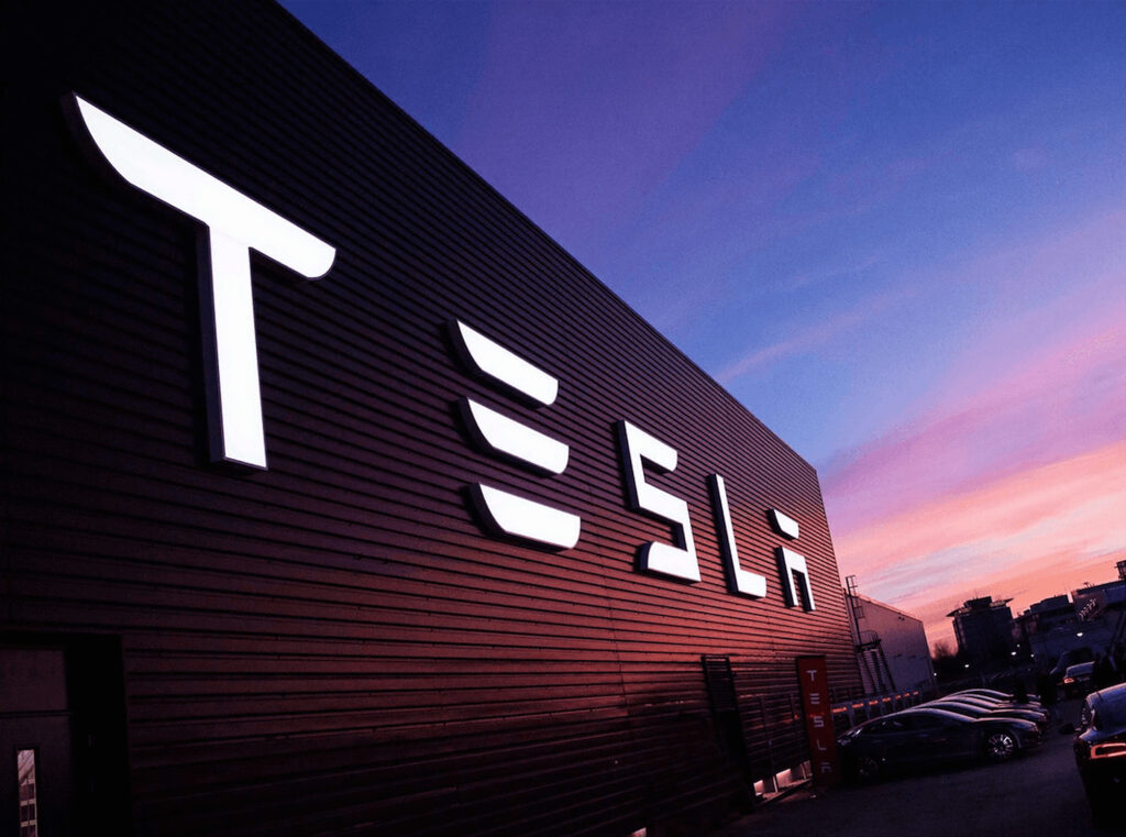 Acționarii Tesla sunt îngrijorați pentru scăderea cererii de pe piață