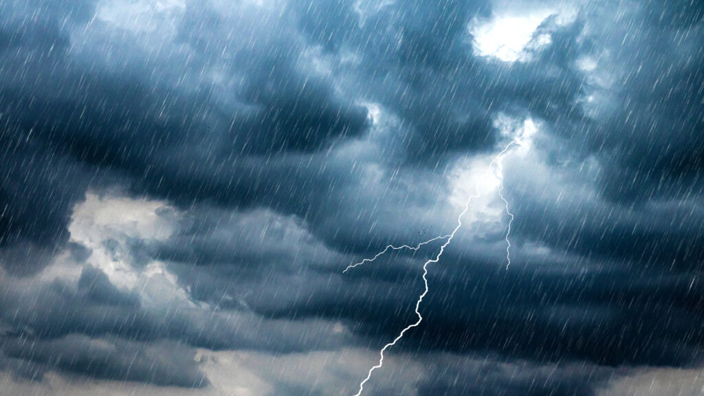 Cod galben de furtună în România, de la ANM. Meteorologii anunță instabilitate atmosferică accentuată