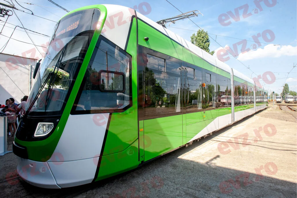 Haos în Capitală. Zeci de tramvaie, blocate la Piața Unirii