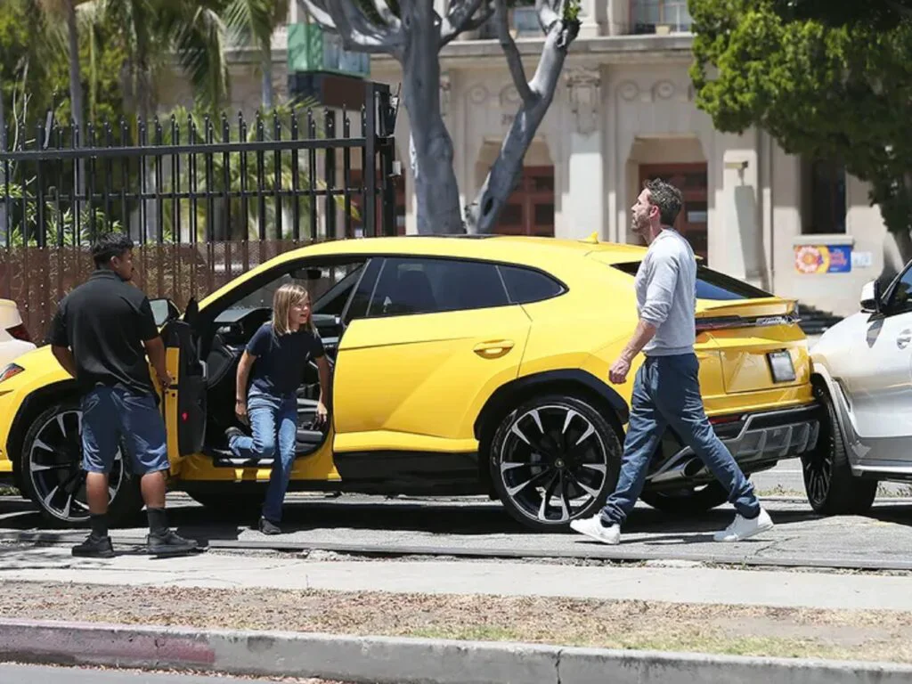 Băiatul de 10 ani al lui Ben Affleck a lovit o altă mașină cu un Lamborghini  