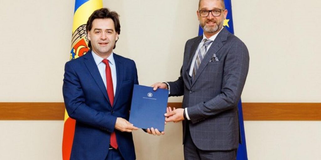România are un nou ambasador în Republica Moldova. Cine este diplomatul numit în funcție la Chișinău