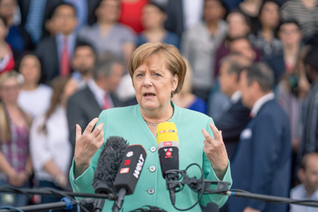 După luni de tăcere, Angela Merkel condamnă deciziile lui Putin: „Operațiunea militară specială” este, de fapt, un război barbar