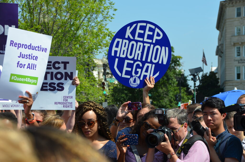 Decizie istorică în Statele Unite. Curtea Supremă a anulat drepturile federale la avort. Consecințe pentru milioane de americani