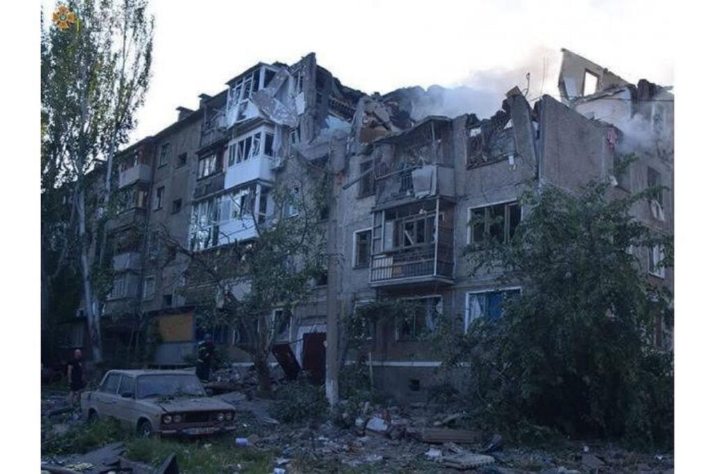 Mai multe rachete rusești au lovit în orașul Nikolaev. Una din rachete a lovit un bloc