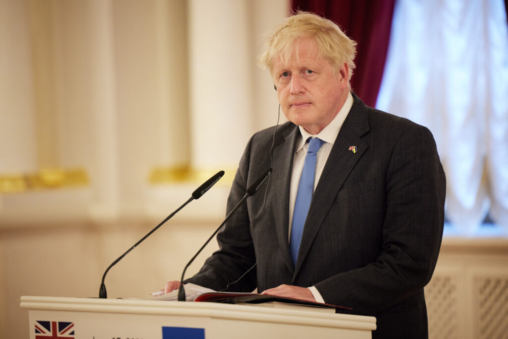 Marea Britanie: Boris Johnson se întoarce curând? Nu aşa de repede..