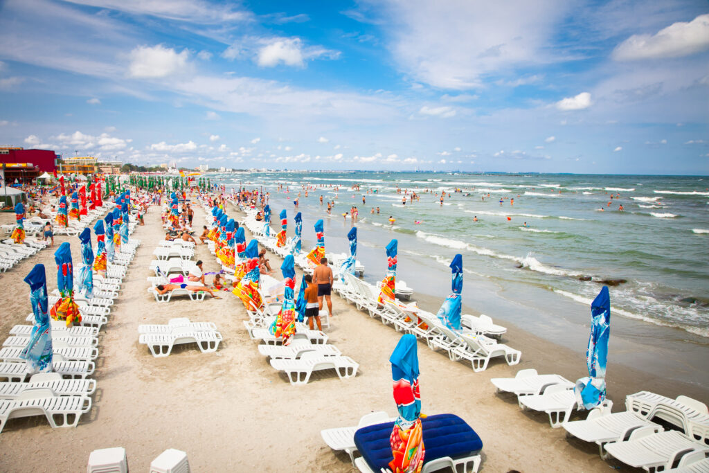 Prețurile unui weekend pe litoral îi sperie pe români. „Cu banii cheltuiți aici, în 3 zile, mergi în Grecia o săptămână”
