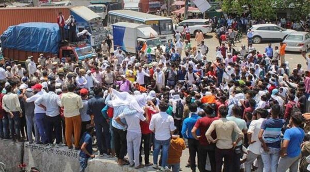 Protestele anti-Agnipath devin violente: Trenuri incendiate, drumuri blocate, răniţi şi morţi. Recrutarea în armată, cauza furiei tinerilor. VIDEO