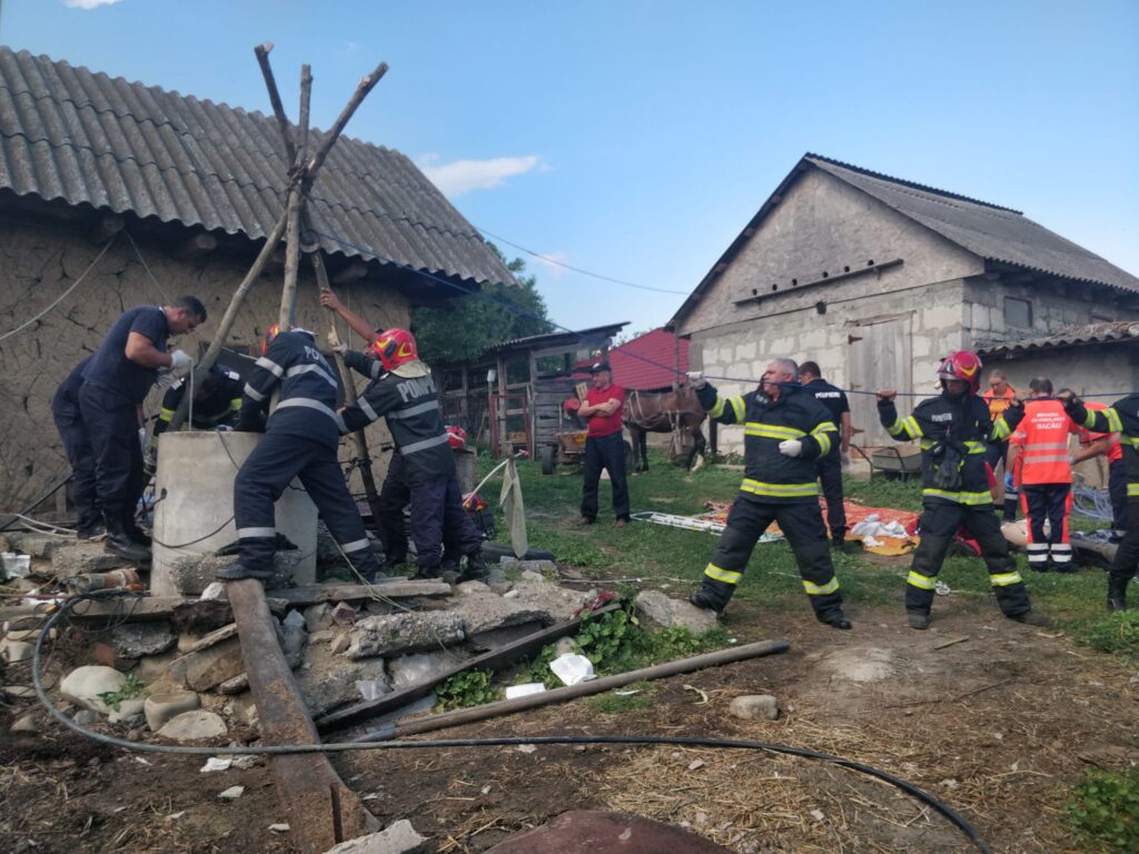 Tragedie în județul Vrancea. Trei bărbați au murit blocați într-o fântână