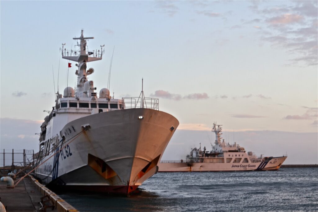 Japonia protestează după ce o navă militară chineză a trecut pe lângă nişte insule disputate