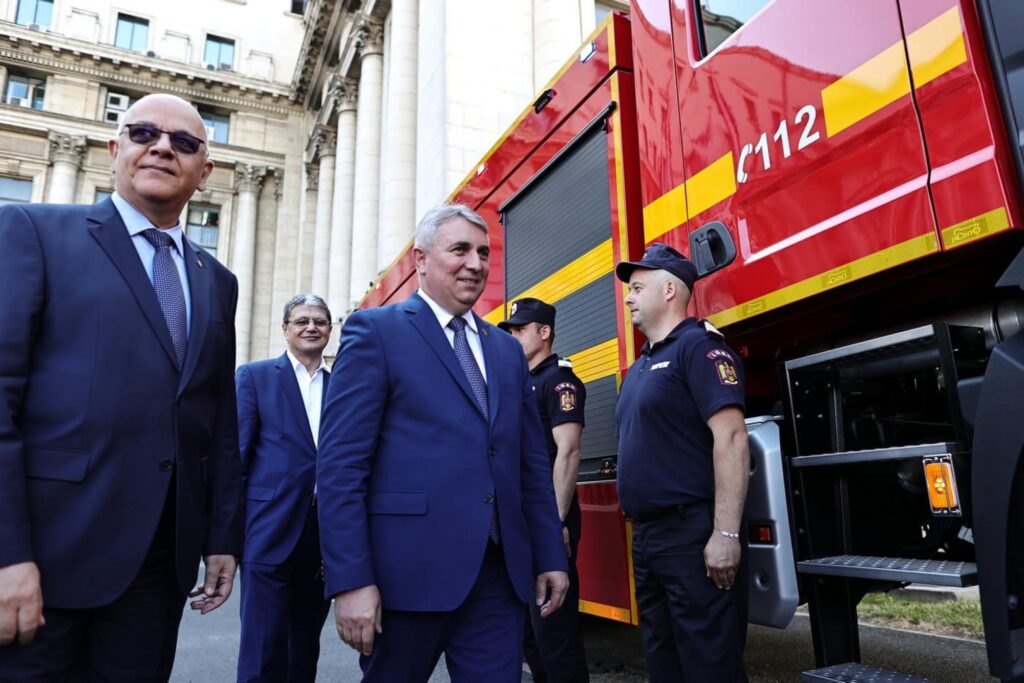 Achiziție la Ministerul Afacerilor Interne. 10 autospeciale moderne au ajuns la Pompieri. Precizările ministrului Lucian Bode
