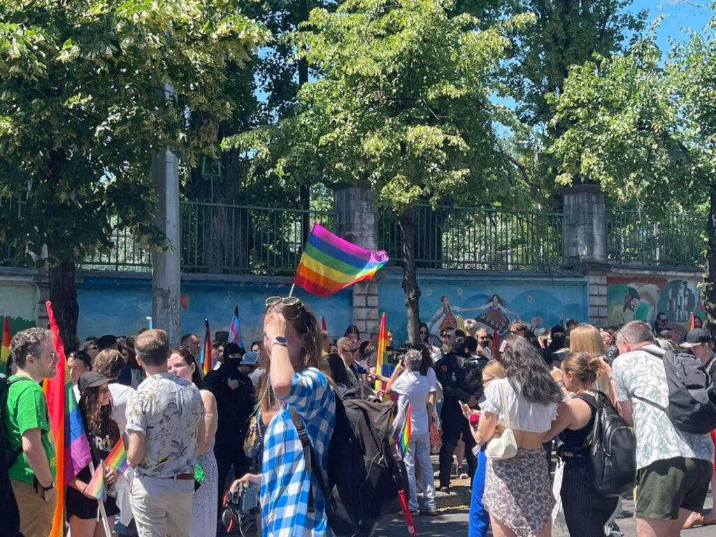 Șase deputați moldoveni au participat la marșul comunității LGBT+