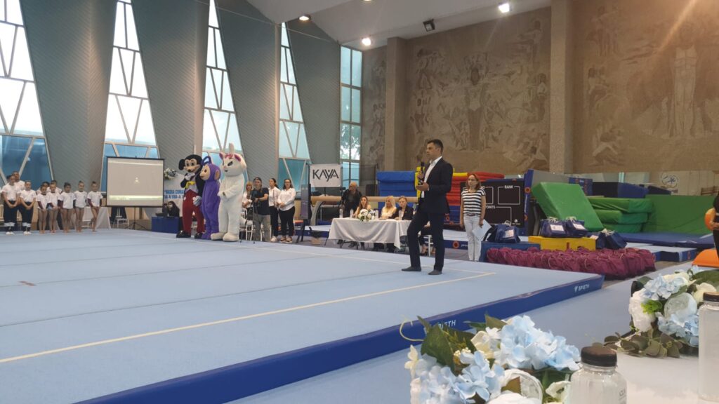 Cupa „Nadia Comăneci” la gimnastică artistică. Azi începe concursul. Mesajele transmise de fosta mare campioană și ministrul Eduard Novak