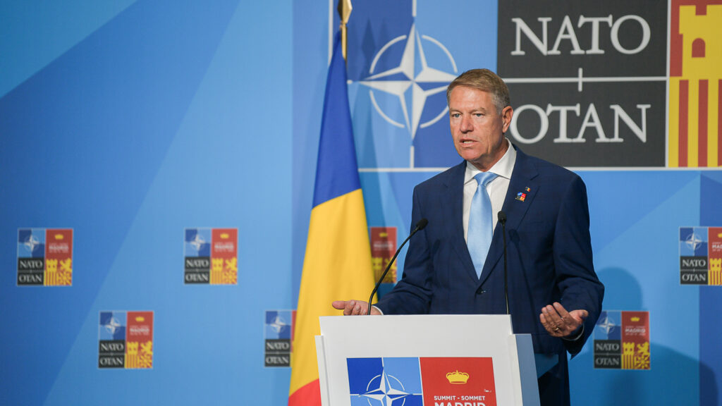 Klaus Iohannis, presat să se retragă din cursa pentru șefia NATO - Politico