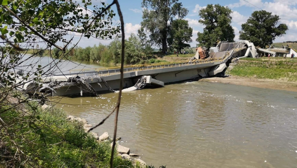 Podul de pontoane al Armatei de la Luțca a fost îngropat. Propunerea MApN, blocată de dezinteresul autorităților locale