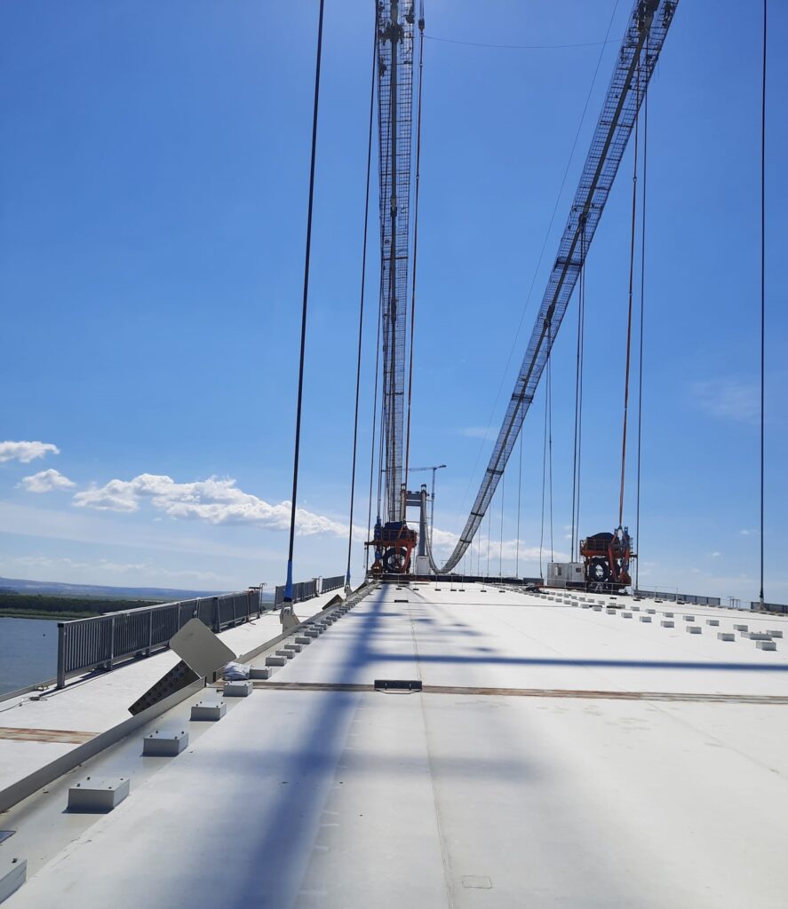 Podul suspendat de la Brăila nu va fi gata nici în decembrie. Care este noul termen estimat