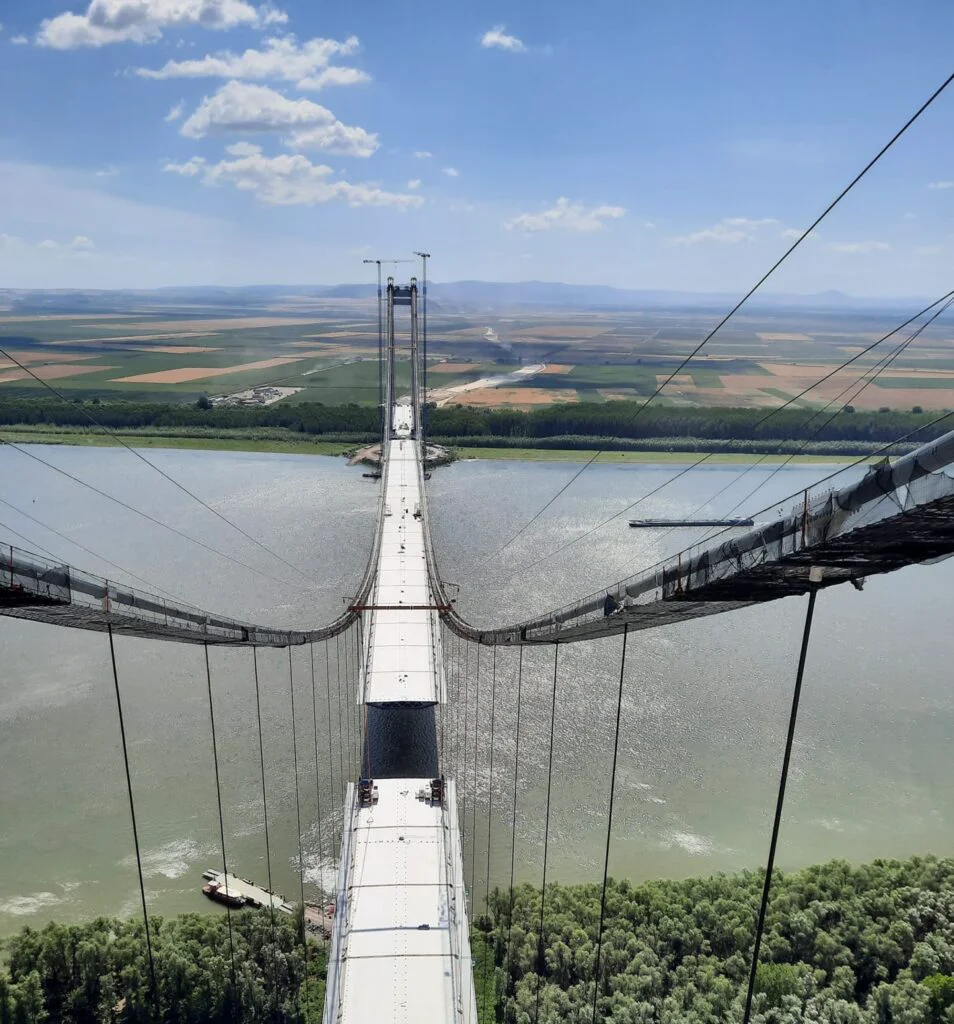 Imagini spectaculoase cu cea mai înaltă construcție din România. Ultimele detalii despre podul de la Brăila