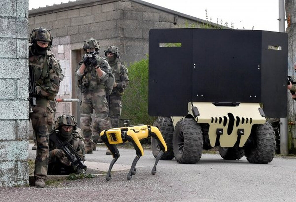 Un câine robot a ajutat Ucraina în curățarea munițiilor