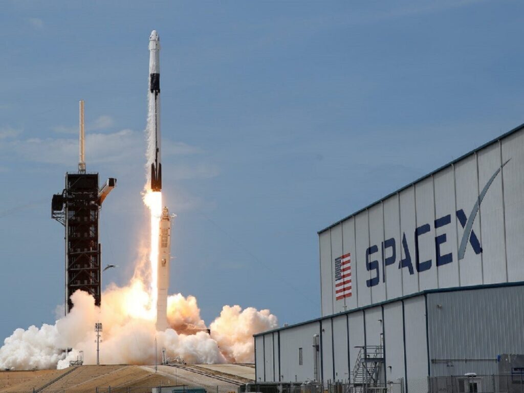 NASA se teme că racheta lui Elon Musk va distruge ruta către Stația Spațială Internațională dacă va exploda