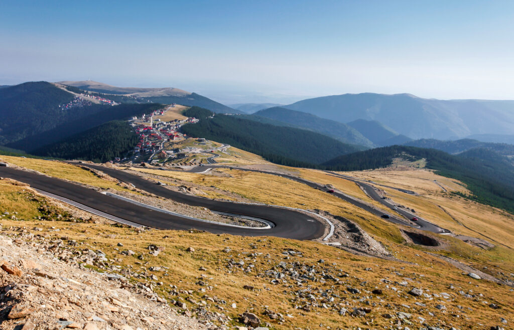 Vești bune pentru românii pasionați de trasee montane: S-a redeschis circulația pe Transalpina. Ce restricții sunt