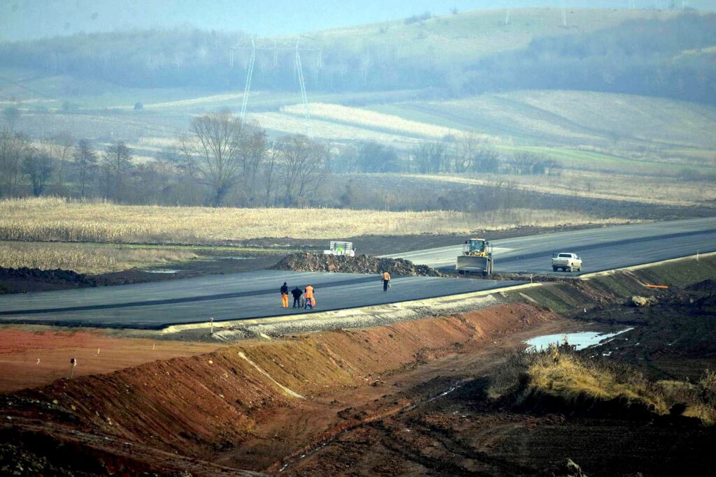 Autostrada Sibiu – Pitești. Nici canicula n-a încetinit lucrările
