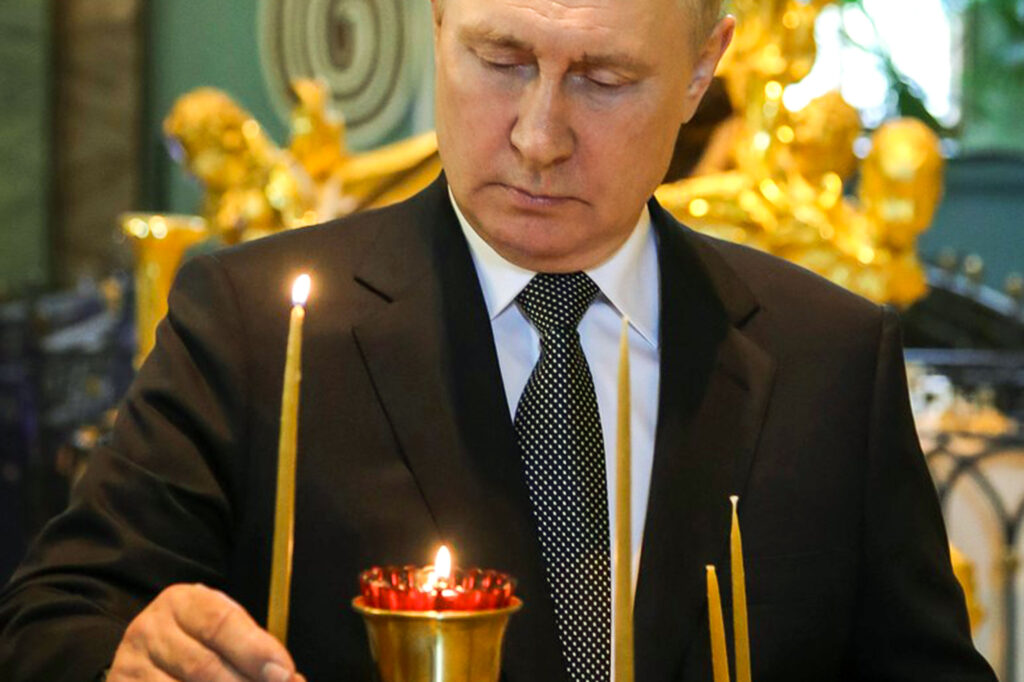 Vladimir Putin, la slujba de Paște Ortodoxă în Mosova. Cum a fost surprins liderul de la Kremlin