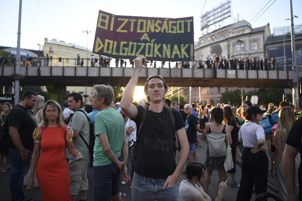Continuă protestele în Ungaria, împotriva măsurilor fiscale: „Orban, du-te te dracului. Este o nebunie ceea ce au  făcut”