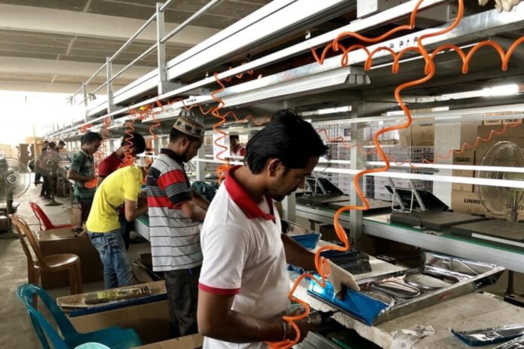 Muncitori din Bangladesh pentru firmele din Arad. Consiliul Județean se implică în atragerea forței de muncă în județ