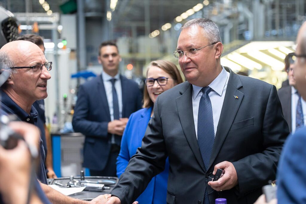 Premierul Nicolae Ciucă, în vizită la fabrica Ford din Craiova: „Începând cu anul 2024 va fi produs primul autovehicul complet electric”