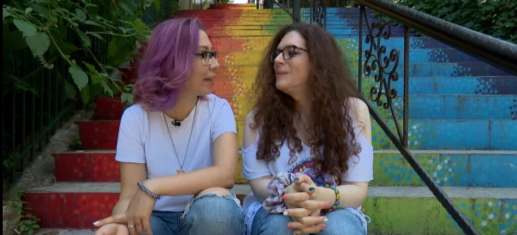 Prima căsătorie dintre o femeie și un transgender, oficiată la București: „Dacă își schimba buletinul până acum, nu puteam să ne mai căsătorim”