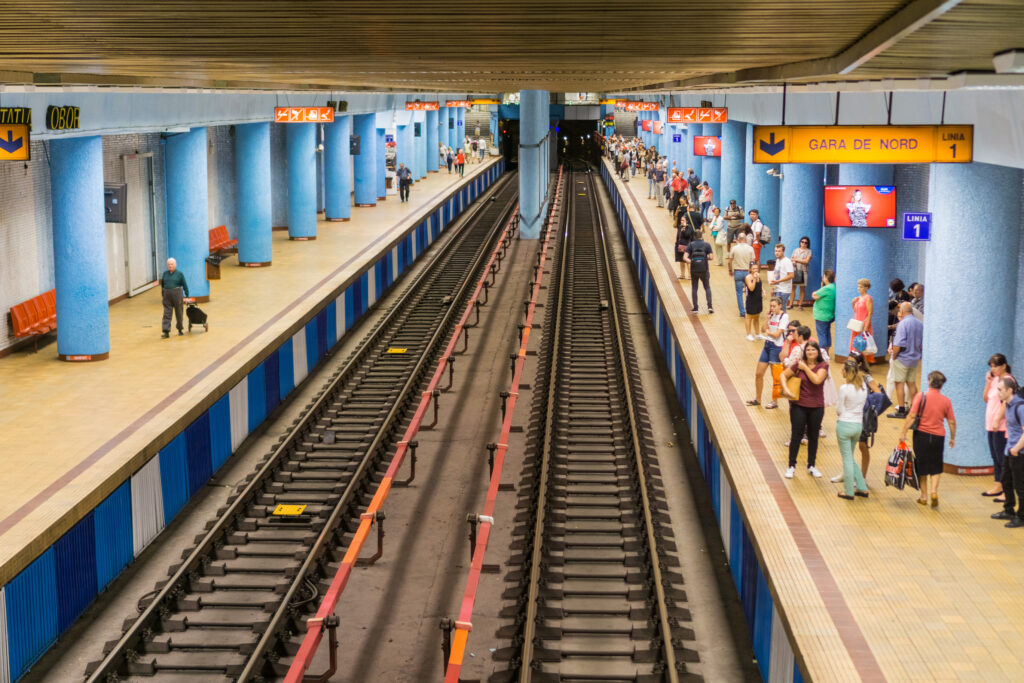 Trenurile de metrou vor circula la un interval mediu de 10 minute. Perioade de așteptare mai lungi pe o singură magistrală