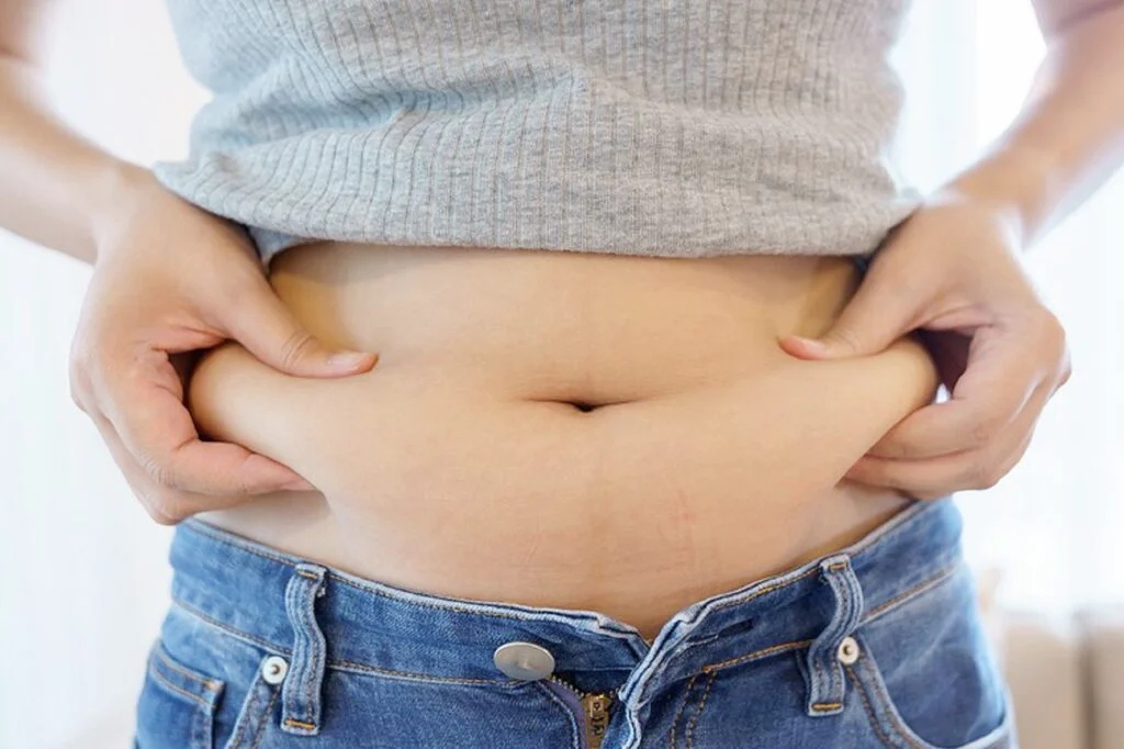 Cum putem scăpa de grăsimea abdominală. Este cauza unor boli grave și afectează organele vitale