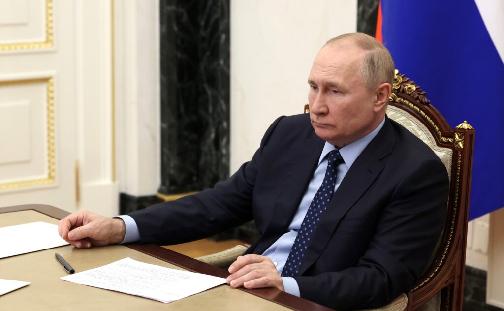 Vladimir Putin taie în carne vie. Liderul de la Kremlin l-a demis pe șeful agenției Roscosmos, Dmitri Rogozin