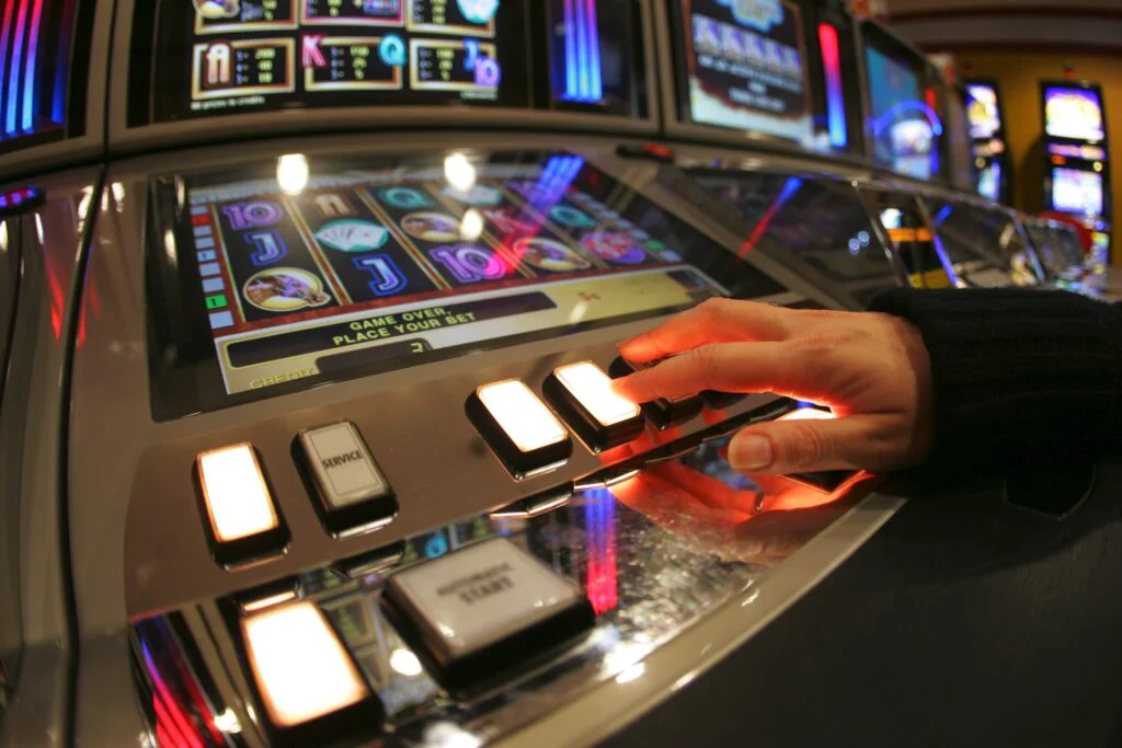 Rușii au dat lovitura cu jocurile de noroc din România. Specialist în gambling: „Acesta mi s-a părut cel mai inteligent mod de a fura”