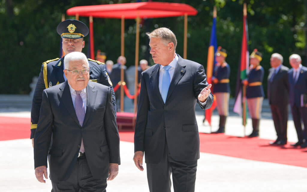 Klaus Iohannis, întâlnire importantă cu Preşedintele Palestinei. Mahmoud Abbas va ajunge în România