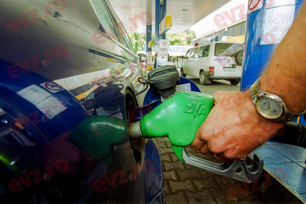 Prețul carburanților începe să scadă. Cât costă benzina și motorina la pompă