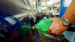 Benzină premium vs benzină standard. Care combustibil se topește mai repede