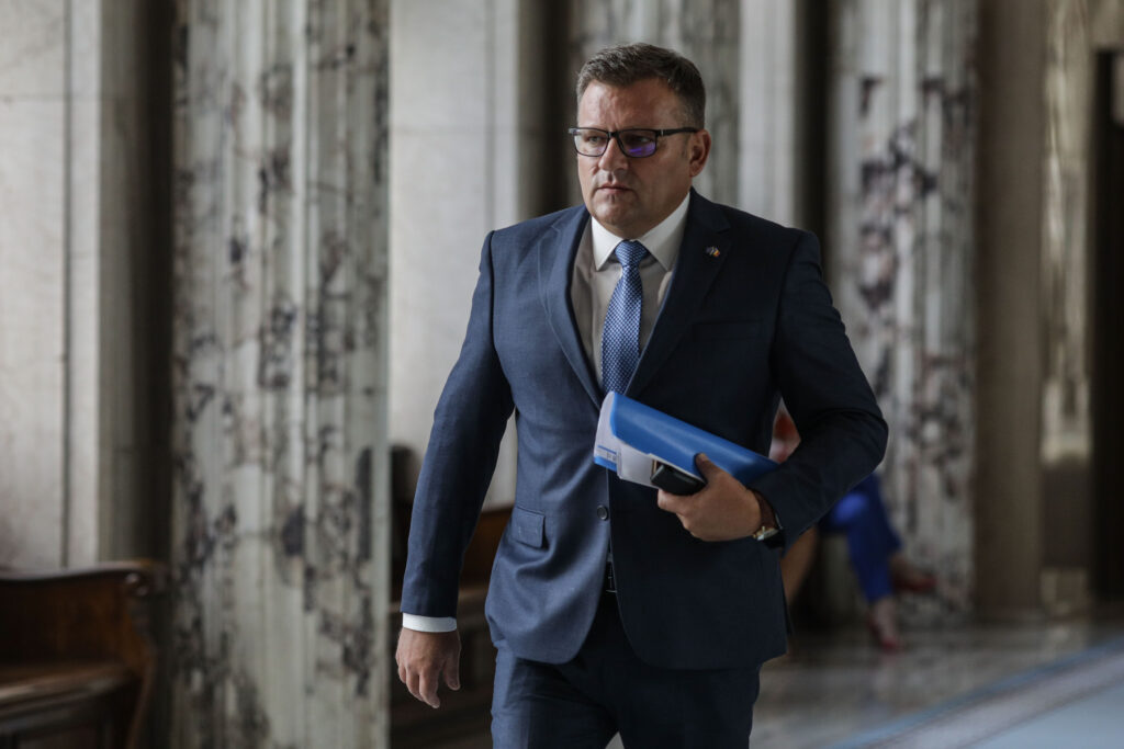 Marius Budăi, umilit în propriul fief electoral. Ministrul Muncii, fără cuvinte în fața acuzațiilor oamenilor de afaceri botoșăneni. Video
