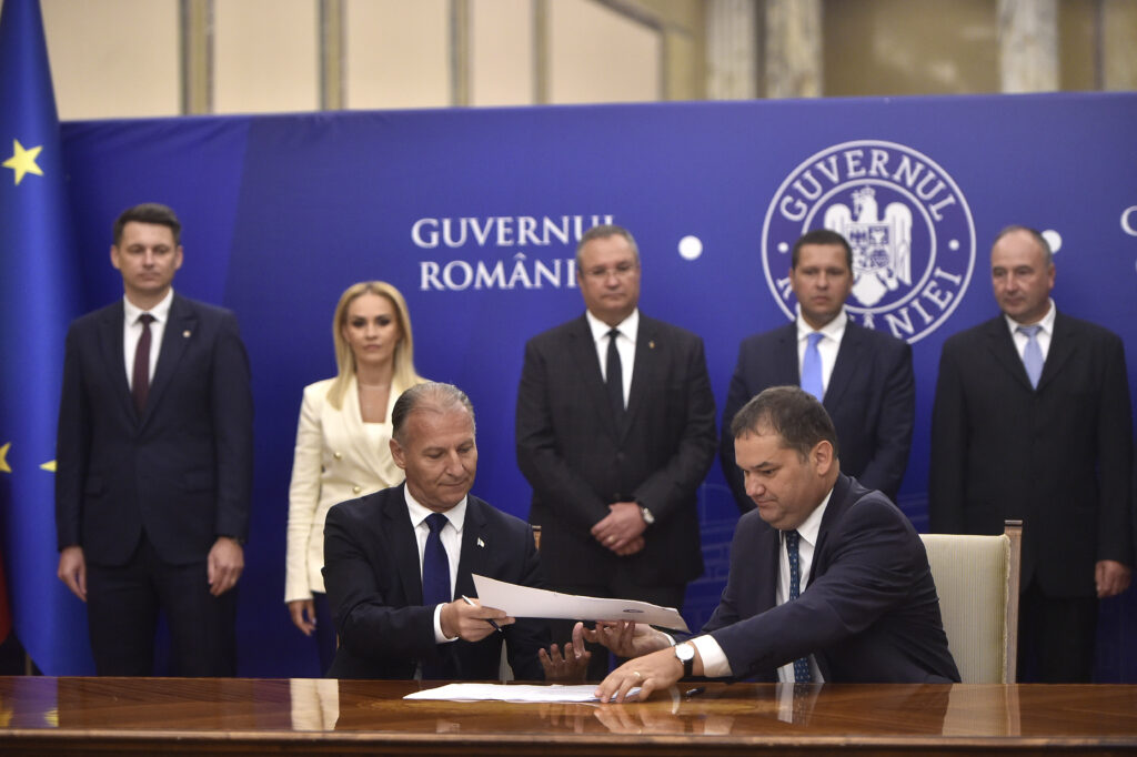 Primele contracte prin Programul Anghel Saligny s-au semnat în prezența lui Nicolae Ciucă: „Dorim ca repartiția fondurilor să se facă echilibrat”